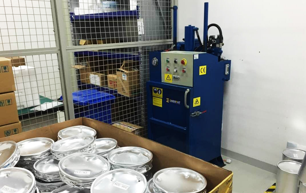 油漆桶壓扁機