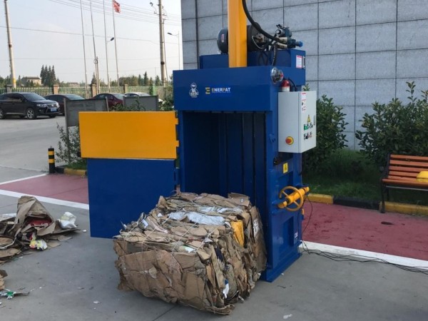 上海某零部件公司定制立式廢紙打包機(jī)案例